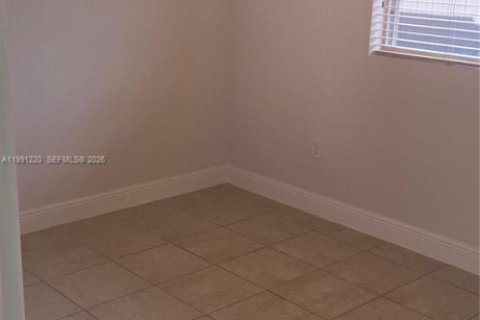 Villa ou maison à louer à Lauderhill, Floride: 3 chambres, 149.57 m2 № 2062273 - photo 5