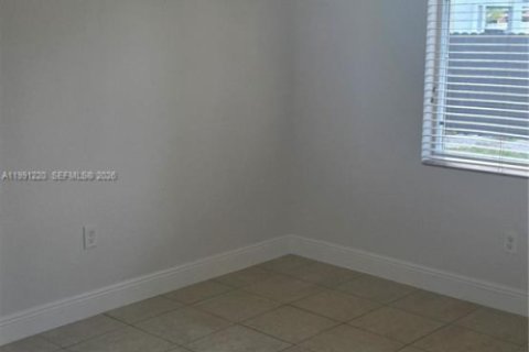 Villa ou maison à louer à Lauderhill, Floride: 3 chambres, 149.57 m2 № 2062273 - photo 6