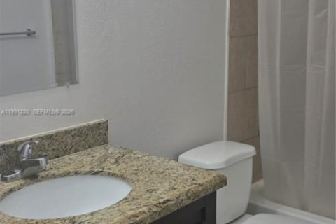 Villa ou maison à louer à Lauderhill, Floride: 3 chambres, 149.57 m2 № 2062273 - photo 10