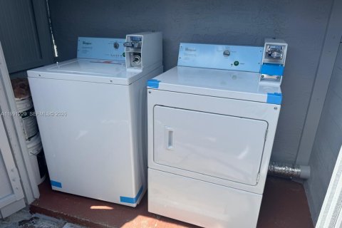 Villa ou maison à louer à Lauderhill, Floride: 3 chambres, 149.57 m2 № 2062273 - photo 15