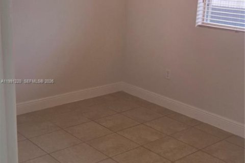 Villa ou maison à louer à Lauderhill, Floride: 3 chambres, 149.57 m2 № 2062273 - photo 12