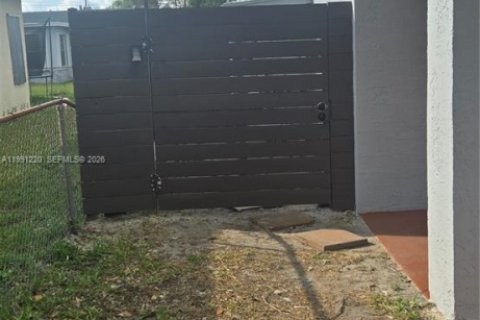 Villa ou maison à louer à Lauderhill, Floride: 3 chambres, 149.57 m2 № 2062273 - photo 3