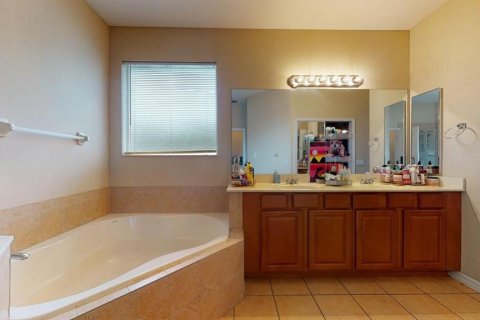 House in Ocoee, Florida 5 bedrooms, 249.16 sq.m. № 2211349 - photo 24