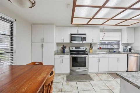 Villa ou maison à vendre à Tampa, Floride: 5 chambres, 238.94 m2 № 1824497 - photo 8