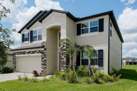 House in Zephyrhills, Florida 5 bedrooms, 349.41 sq.m. № 1908192 - photo 2