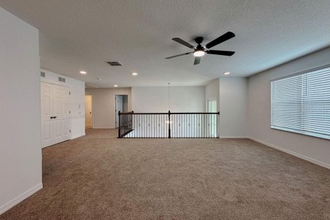 House in Zephyrhills, Florida 5 bedrooms, 349.41 sq.m. № 1908192 - photo 15