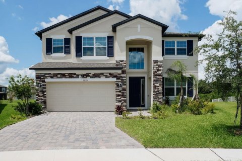 House in Zephyrhills, Florida 5 bedrooms, 349.41 sq.m. № 1908192 - photo 1