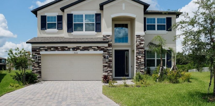 House in Zephyrhills, Florida 5 bedrooms, 349.41 sq.m. № 1908192