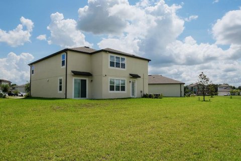 House in Zephyrhills, Florida 5 bedrooms, 349.41 sq.m. № 1908192 - photo 8