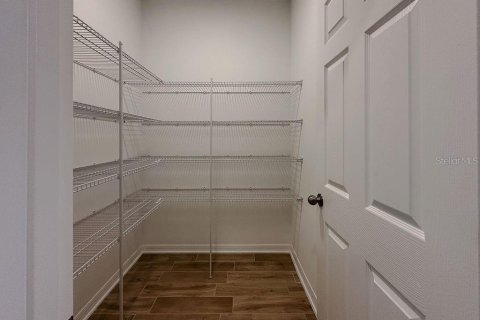 Casa en alquiler en Zephyrhills, Florida, 5 dormitorios, 349.41 m2 № 1908192 - foto 11