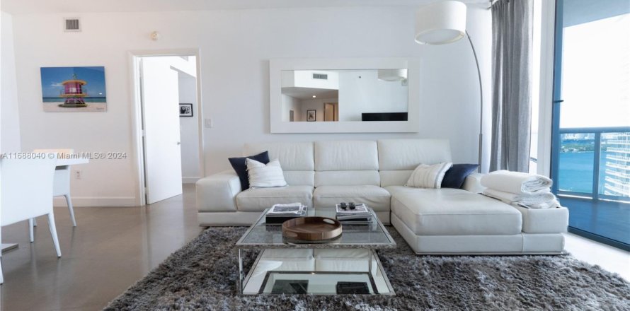 Кондоминиум с 2 спальнями в Майами-Бич, Флорида № 1984852