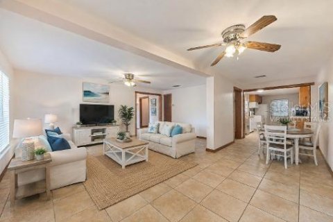 Villa ou maison à vendre à Bradenton, Floride: 3 chambres, 171.13 m2 № 2285364 - photo 4