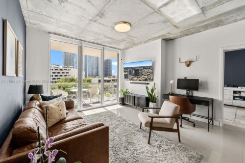 Condo in Miami, Florida, 2 bedrooms № 1974578