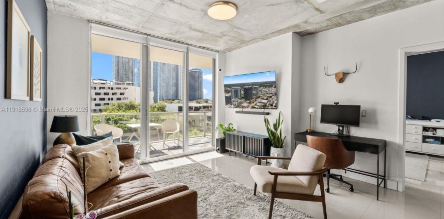 Condo in Miami, Florida, 2 bedrooms № 1974578