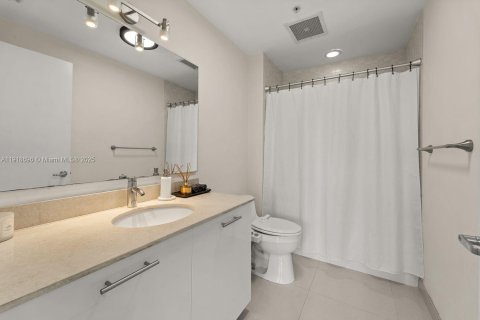 Condo in Miami, Florida, 2 bedrooms № 1974578 - photo 8