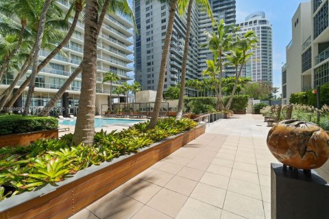 Condo in Miami, Florida, 2 bedrooms № 1974578 - photo 17