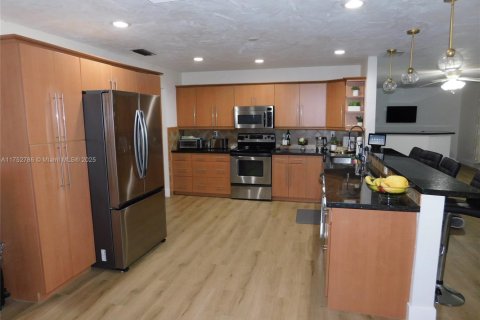 Villa ou maison à vendre à Southwest Ranches, Floride: 4 chambres, 211.82 m2 № 1961983 - photo 10