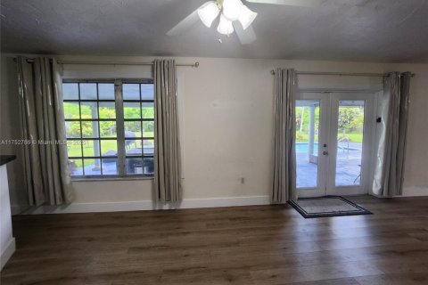 Villa ou maison à vendre à Southwest Ranches, Floride: 4 chambres, 211.82 m2 № 1961983 - photo 13