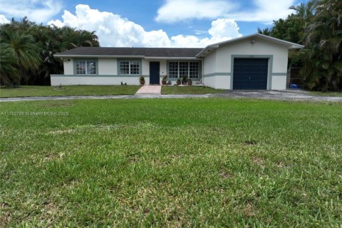 Villa ou maison à vendre à Southwest Ranches, Floride: 4 chambres, 211.82 m2 № 1961983 - photo 2