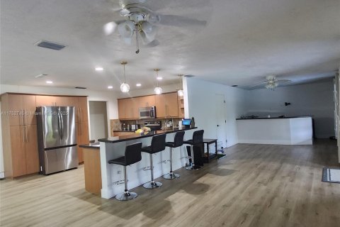 Villa ou maison à vendre à Southwest Ranches, Floride: 4 chambres, 211.82 m2 № 1961983 - photo 12