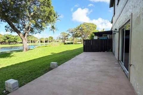 Touwnhouse à vendre à Miami, Floride: 3 chambres, 141.95 m2 № 2414472 - photo 8