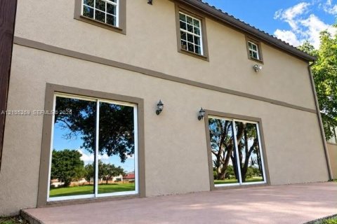 Touwnhouse à vendre à Miami, Floride: 3 chambres, 141.95 m2 № 2414472 - photo 7