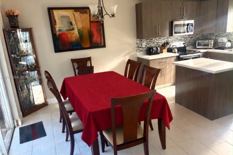 Touwnhouse à vendre à Miami, Floride: 3 chambres, 141.95 m2 № 2414472 - photo 6