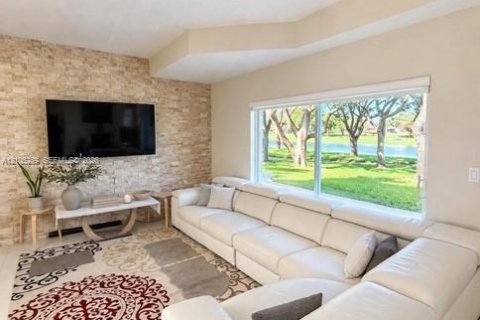 Touwnhouse à Miami, Floride 3 chambres, 141.95 m2 № 2414472