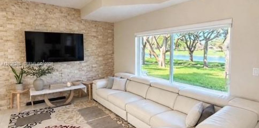 Touwnhouse à Miami, Floride 3 chambres, 141.95 m2 № 2414472