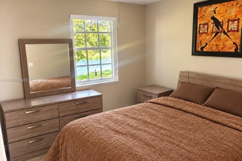 Touwnhouse à vendre à Miami, Floride: 3 chambres, 141.95 m2 № 2414472 - photo 15