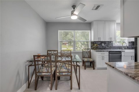 Villa ou maison à vendre à New Smyrna Beach, Floride: 3 chambres, 156.63 m2 № 2361285 - photo 4