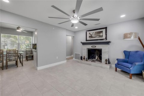 Villa ou maison à vendre à New Smyrna Beach, Floride: 3 chambres, 156.63 m2 № 2361285 - photo 3