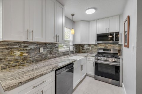 Villa ou maison à vendre à New Smyrna Beach, Floride: 3 chambres, 156.63 m2 № 2361285 - photo 20