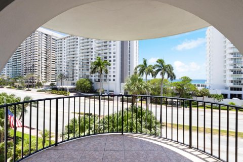 Condo in Miami Beach, Florida, 3 bedrooms  № 1962930 - photo 21
