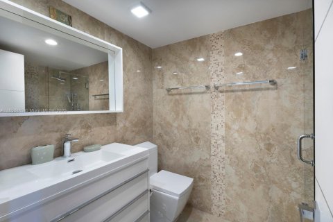 Condo in Miami Beach, Florida, 3 bedrooms  № 1962930 - photo 17