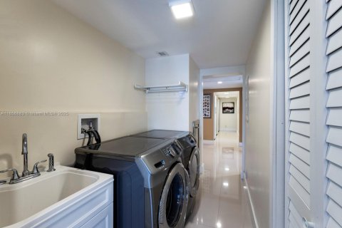 Condo in Miami Beach, Florida, 3 bedrooms  № 1962930 - photo 20