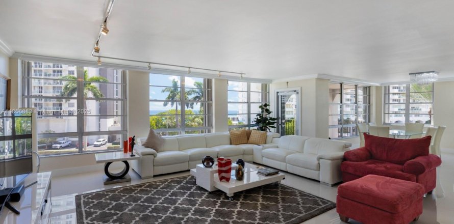 Condo in Miami Beach, Florida, 3 bedrooms  № 1962930