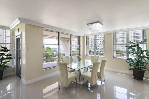 Condo in Miami Beach, Florida, 3 bedrooms  № 1962930 - photo 6