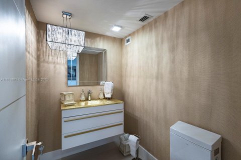 Condo in Miami Beach, Florida, 3 bedrooms  № 1962930 - photo 19