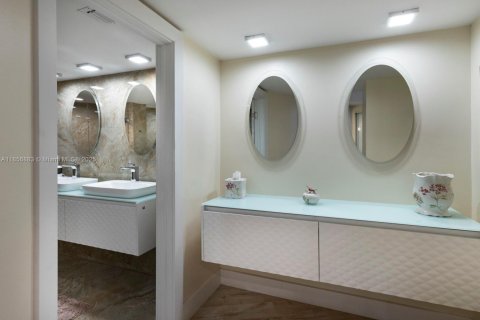 Condo in Miami Beach, Florida, 3 bedrooms  № 1962930 - photo 14