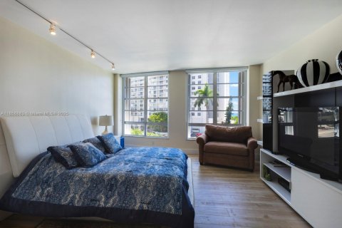 Condo in Miami Beach, Florida, 3 bedrooms  № 1962930 - photo 16