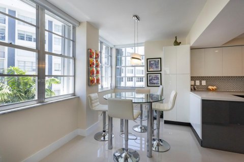 Condo in Miami Beach, Florida, 3 bedrooms  № 1962930 - photo 10