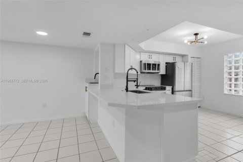 Снять в аренду кондоминиум в Майами, Флорида 2 спальни, 112.78м2, № 2006055 - фото 11