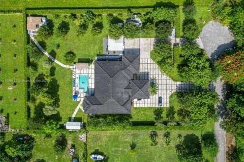House in Homestead, Florida 5 bedrooms, 355.54 sq.m. № 1827598 - photo 4