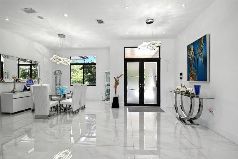 House in Homestead, Florida 5 bedrooms, 355.54 sq.m. № 1827598 - photo 12