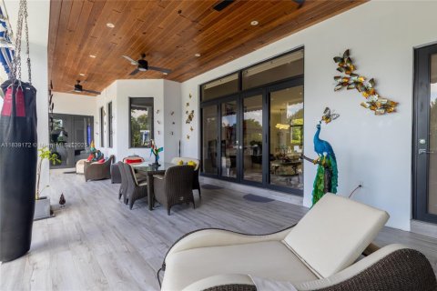 House in Homestead, Florida 5 bedrooms, 355.54 sq.m. № 1827598 - photo 28