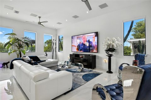 House in Homestead, Florida 5 bedrooms, 355.54 sq.m. № 1827598 - photo 19