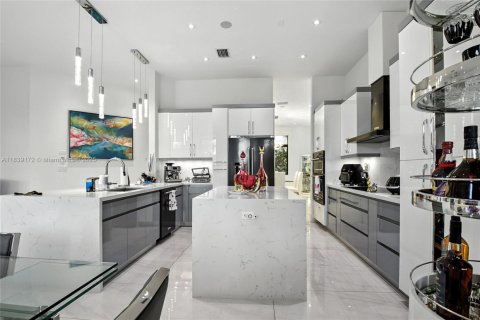 House in Homestead, Florida 5 bedrooms, 355.54 sq.m. № 1827598 - photo 16