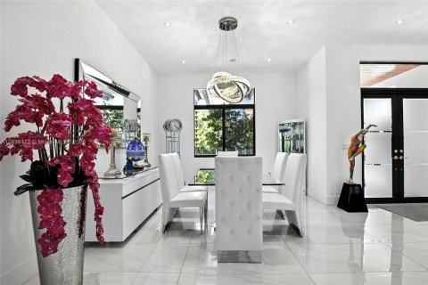House in Homestead, Florida 5 bedrooms, 355.54 sq.m. № 1827598 - photo 14