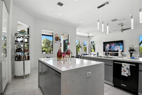 House in Homestead, Florida 5 bedrooms, 355.54 sq.m. № 1827598 - photo 15